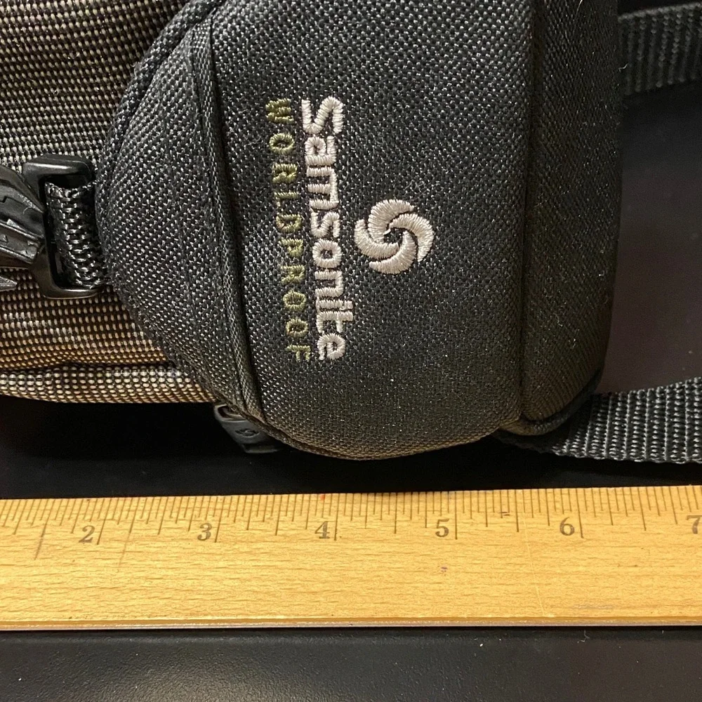 Samsonite vintage Black and Tan camera shoulder or Belt Bag